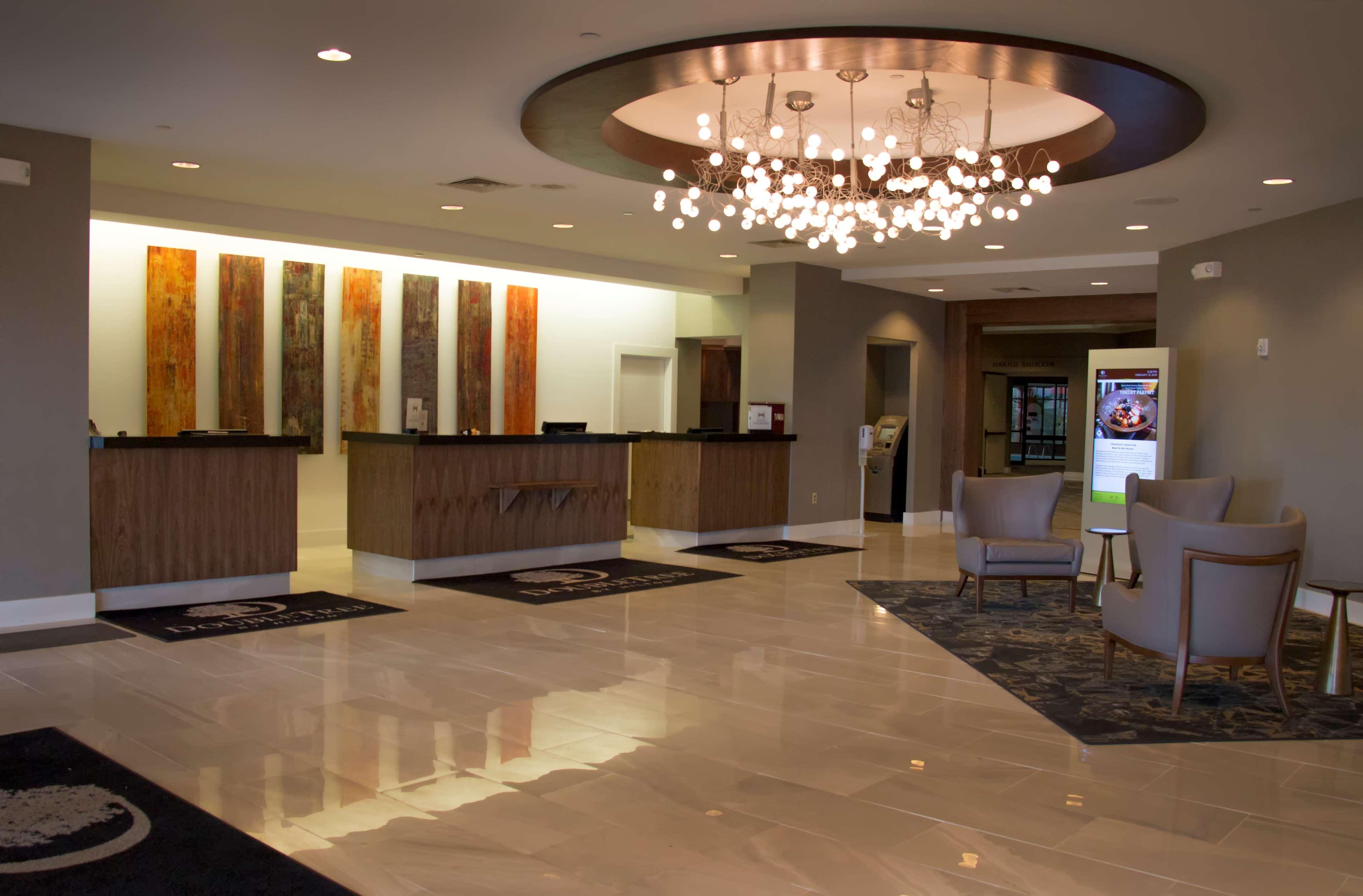 Hotel Doubletree By Hilton Wichita Airport Exterior foto