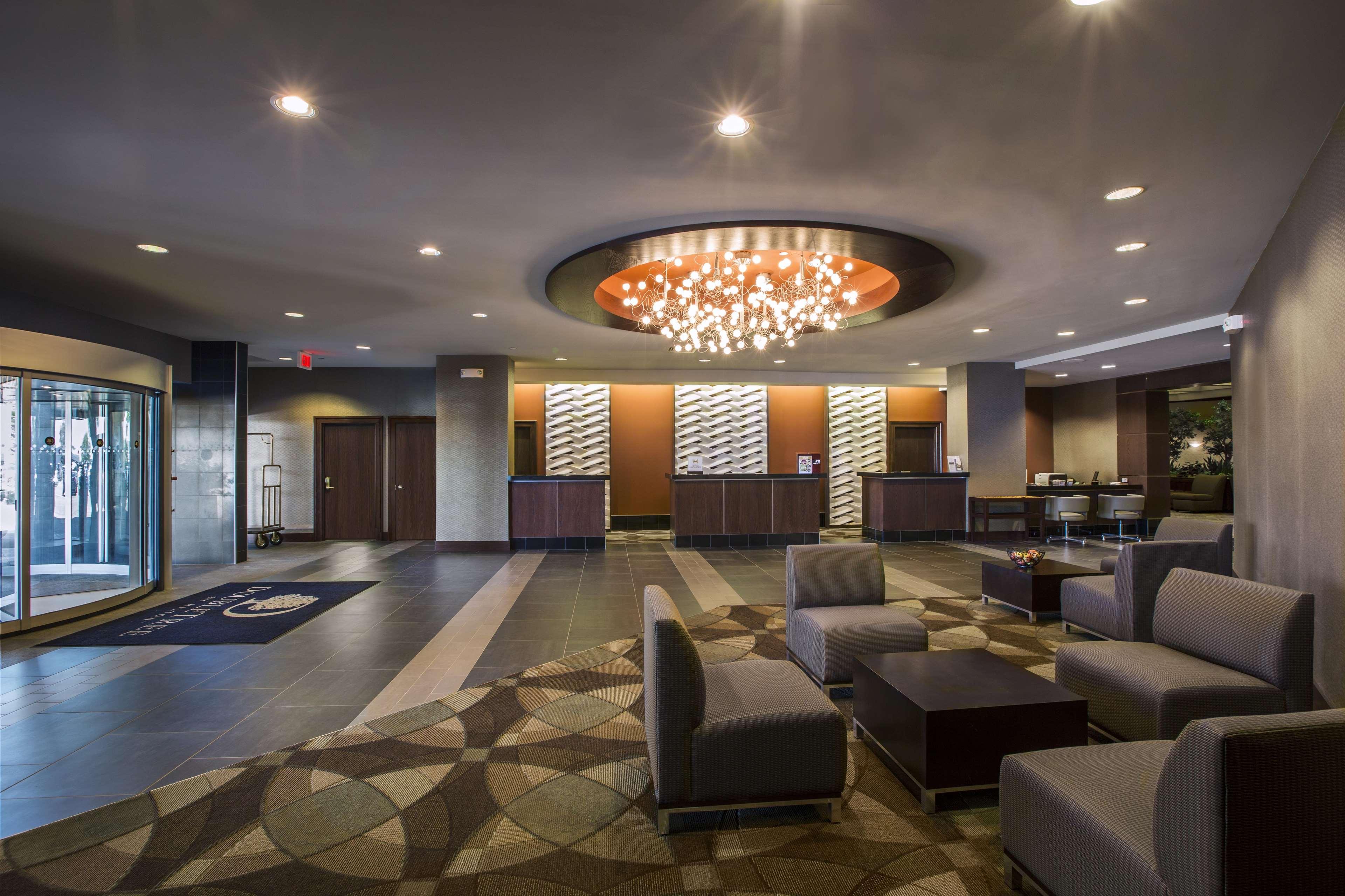 Hotel Doubletree By Hilton Wichita Airport Interior foto