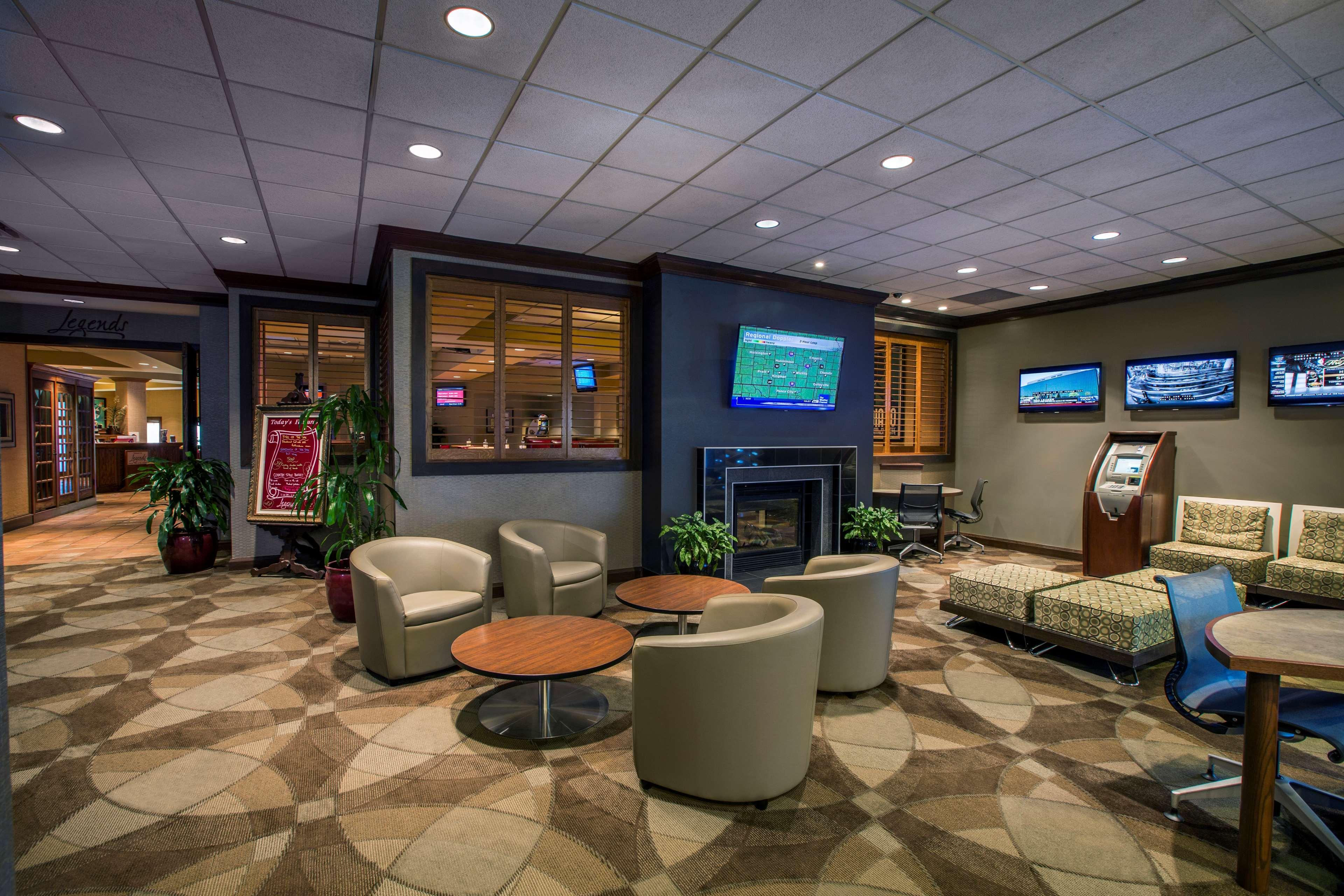 Hotel Doubletree By Hilton Wichita Airport Interior foto