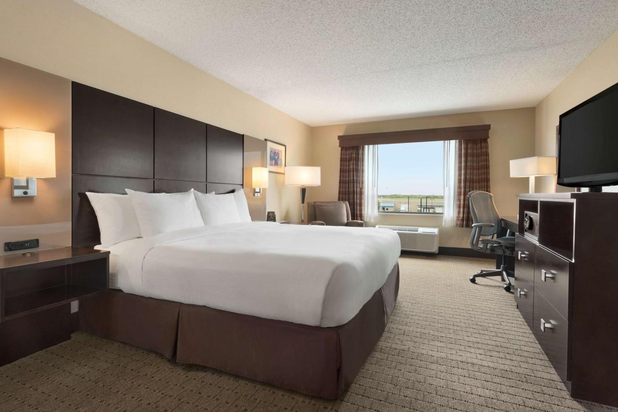 Hotel Doubletree By Hilton Wichita Airport Exterior foto