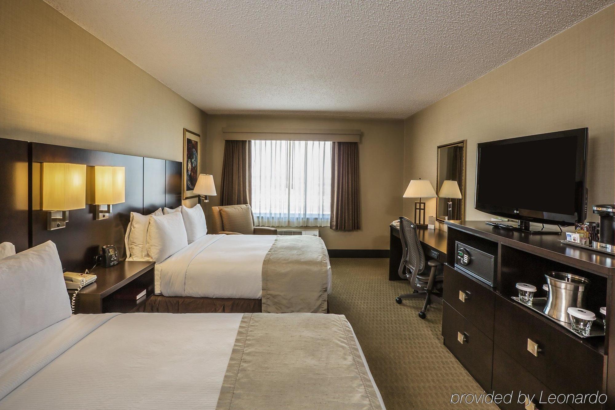 Hotel Doubletree By Hilton Wichita Airport Exterior foto