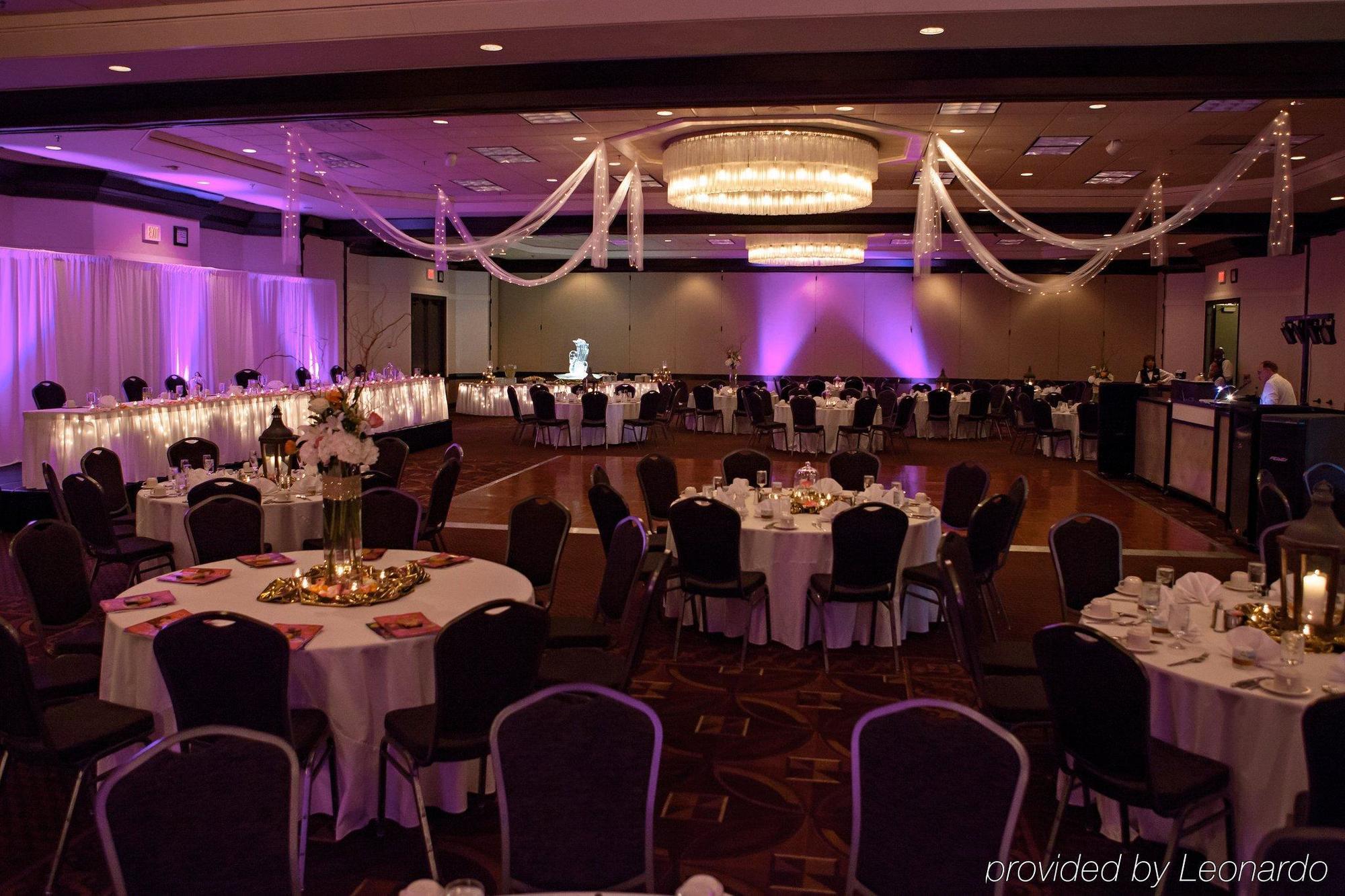 Hotel Doubletree By Hilton Wichita Airport Exterior foto