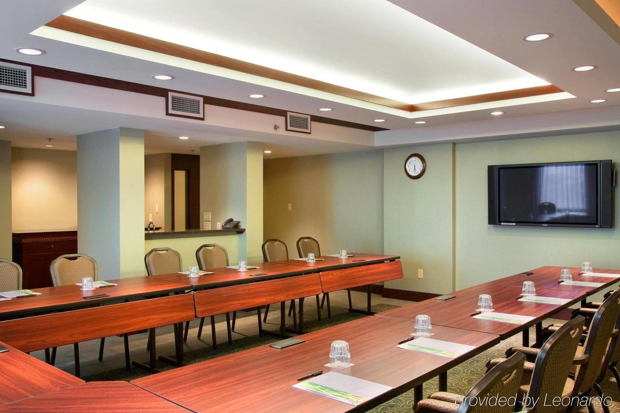 Hotel Doubletree By Hilton Wichita Airport Einrichtungen foto