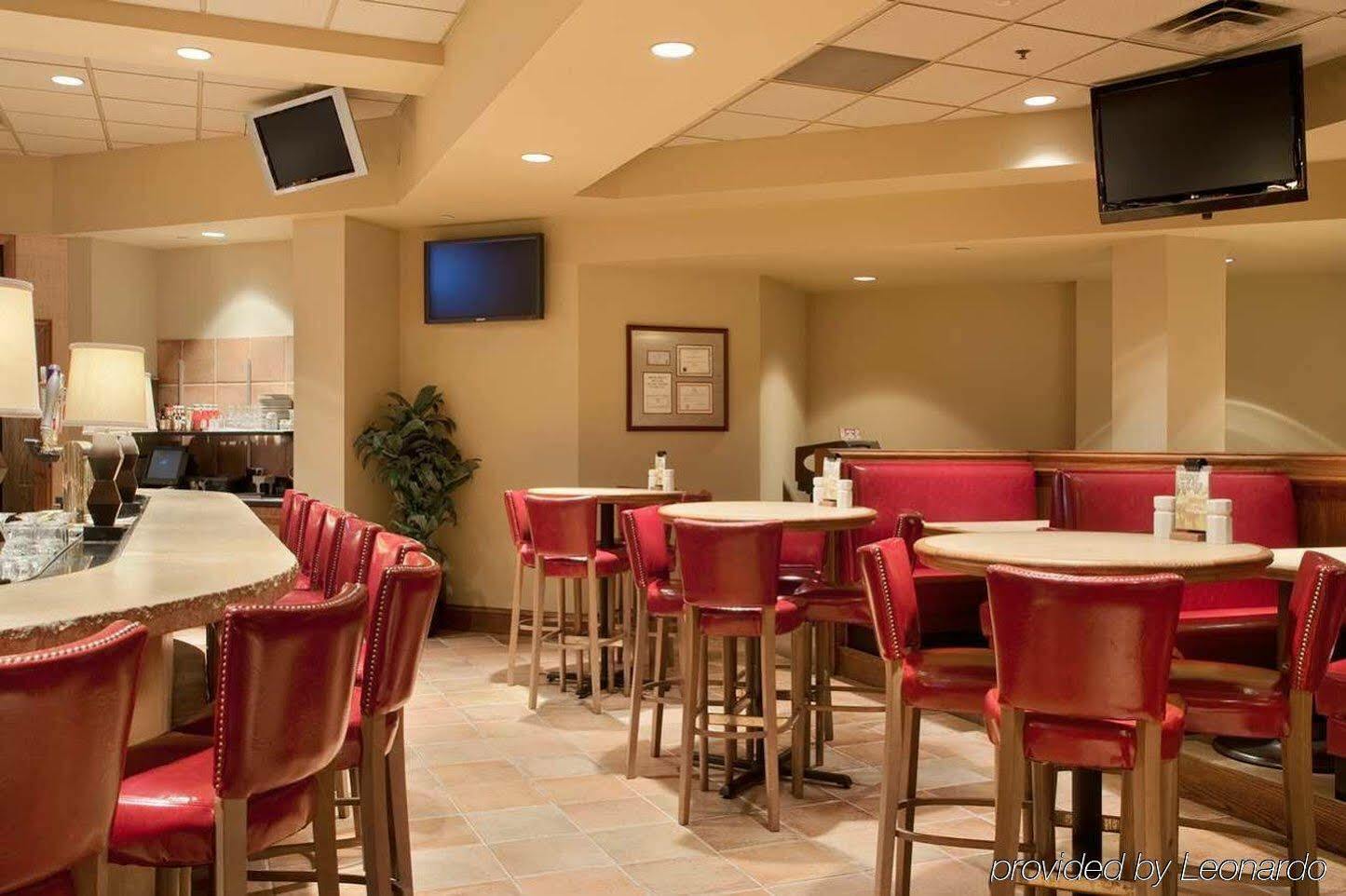 Hotel Doubletree By Hilton Wichita Airport Exterior foto
