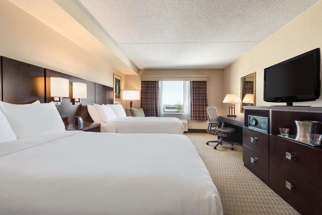 Hotel Doubletree By Hilton Wichita Airport Zimmer foto